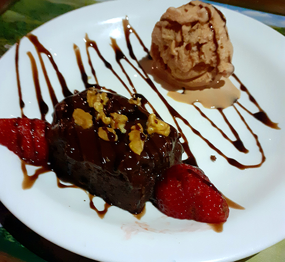brownie com sorvete de doce de leite_restaurante trincheira_são bento do sapucaí